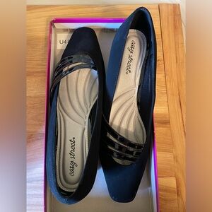 SOLD!! Easy Street Entice Woman’s Pump